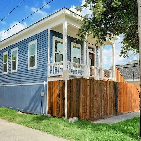 Renovated Beach Bungalow! Галвестън Екстериор снимка