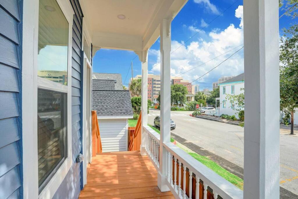Renovated Beach Bungalow! Галвестън Екстериор снимка